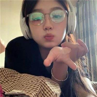 意外契机让困境中的两人彼此支撑